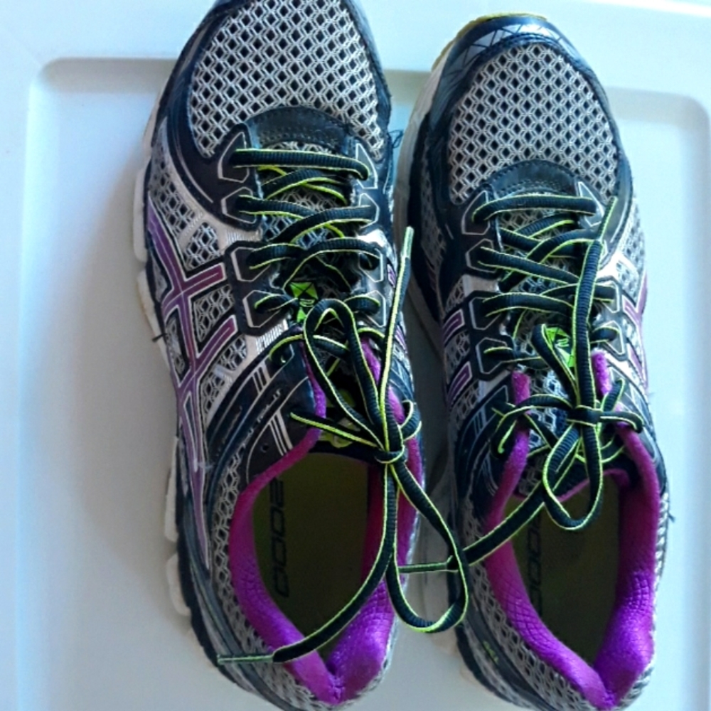 ASICS GT-2000gel women's size 10 running shoes.